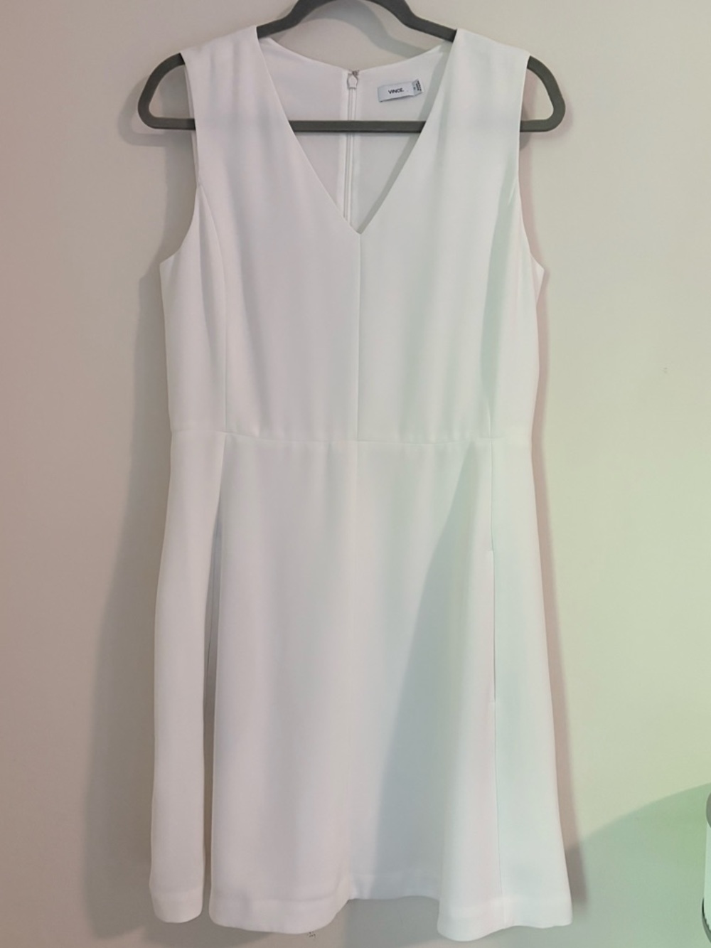 Vince White Sleeveless V-Neck Mini Dress size 12 with pockets